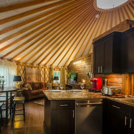 Spring Ridge Luxury Yurt - Creekside Glamping With Private Hot Tub Villa Topton Buitenkant foto