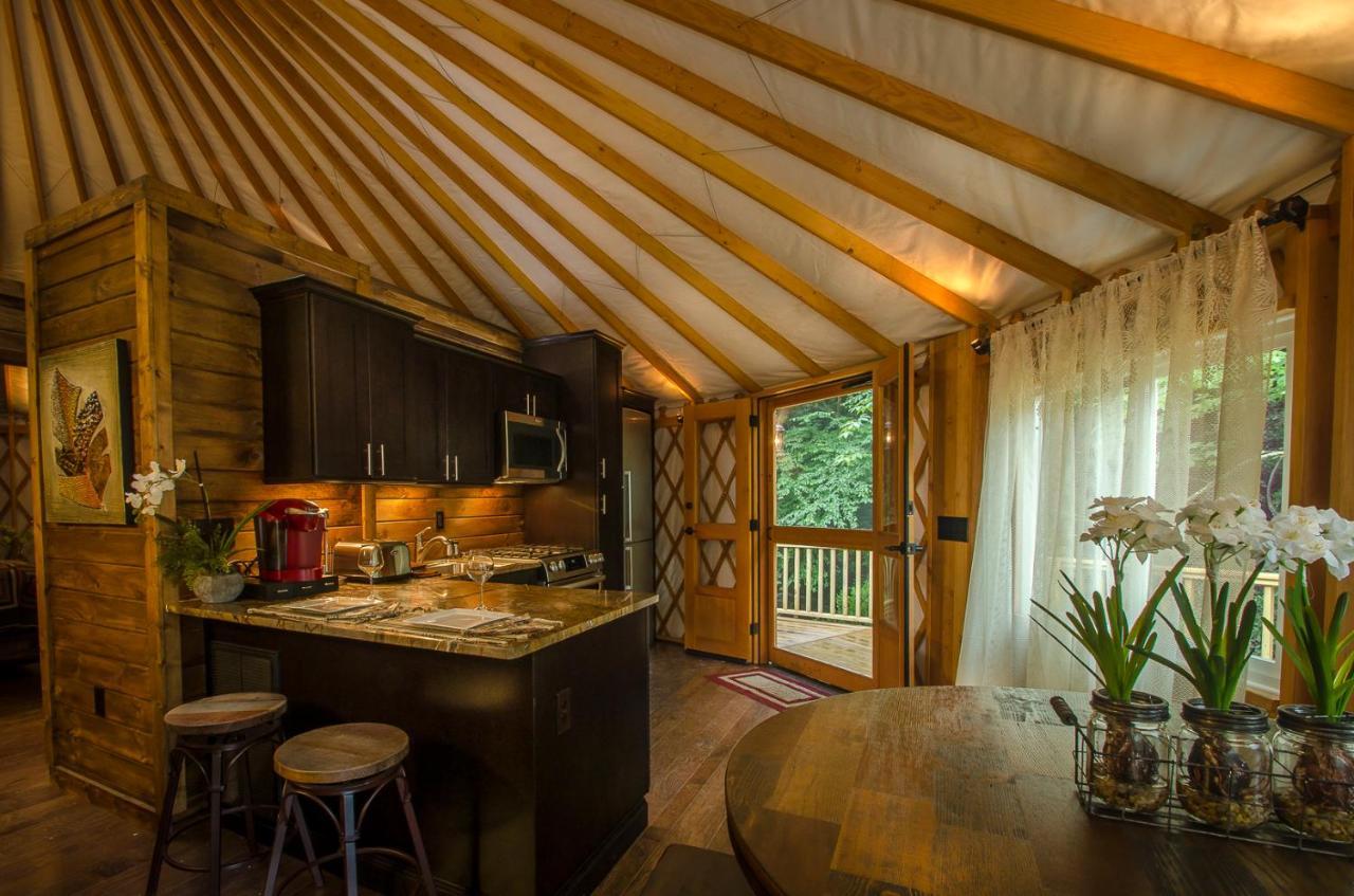 Spring Ridge Luxury Yurt - Creekside Glamping With Private Hot Tub Villa Topton Buitenkant foto